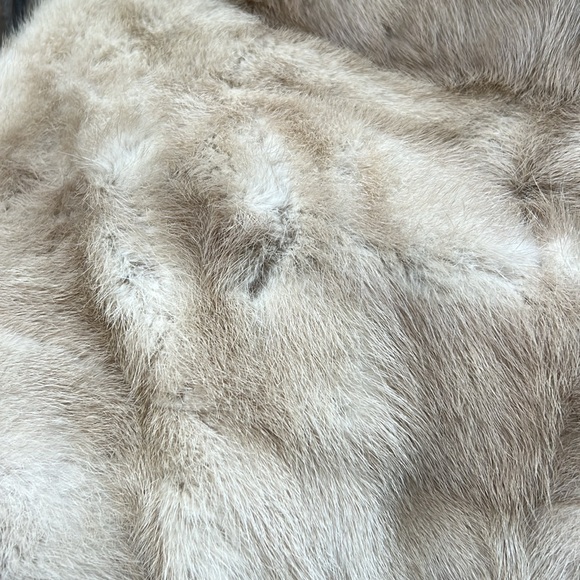 Vintage Robinson California  authentic fur over the shoulder coat.❤️ - Picture 15 of 17